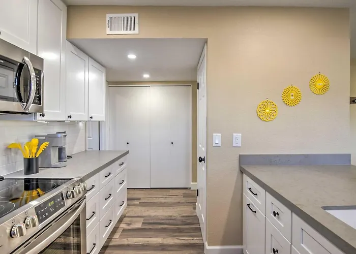Pool + Hot Tub! Snowbird Escape In Phoenix Area *
