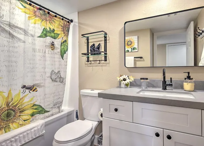 Pool + Hot Tub! Snowbird Escape In Phoenix Area